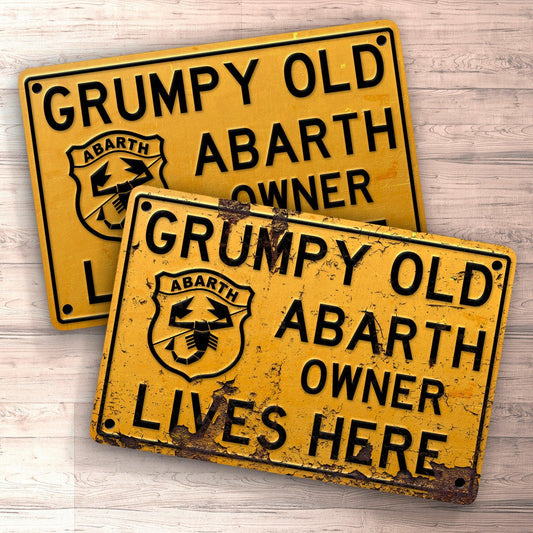 Abarth Grumpy Old Abarth Owner Lives Here Skilte, Musemåtte, Dækkeserviet, Dørmåtte-Skilte-Abarth-Garage Culture Shop- garage - man cave - merchandise