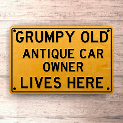 Antique Car Grumpy Old Antique Car Owner Lives Here Skilte, Musemåtte, Dækkeserviet, Dørmåtte-Skilte-Antique Car-Garage Culture Shop- garage - man cave - merchandise