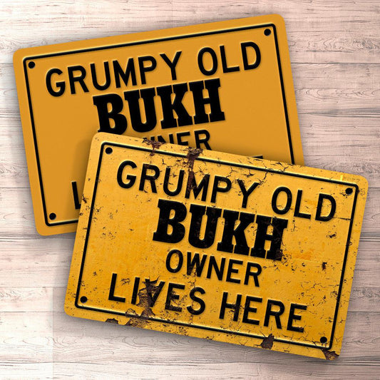 Bukh Grumpy Old Owner Lives Here Skilte, Musemåtte, Dørmåtte-Skilte-Bukh-Garage Culture Shop- garage - man cave - merchandise