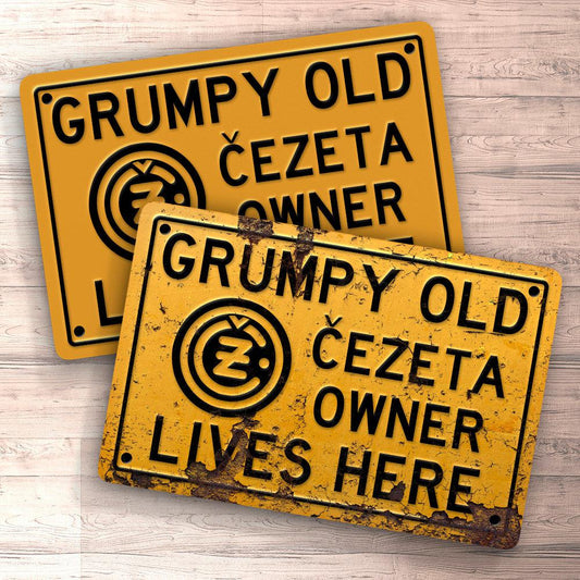 Čezeta Grumpy Old Čezeta Owner Lives Here Skilte, Musemåtte, Dørmåtte-Skilte-Čezeta-Garage Culture Shop- garage - man cave - merchandise