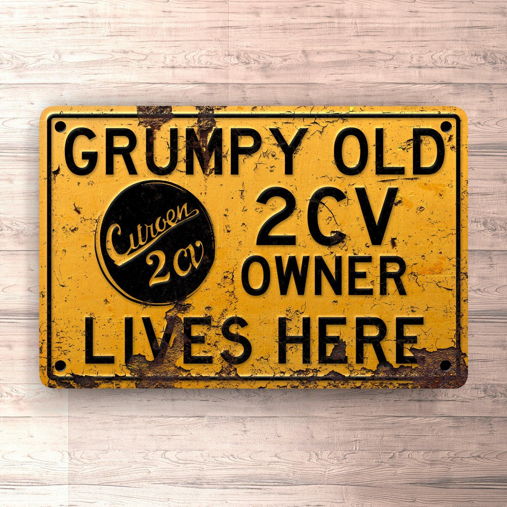 Citroen 2Cv Grumpy Old Citroen 2Cv Owner Lives Here Skilte, Musemåtte, Dækkeserviet, Dørmåtte-Skilte-Citroen-Garage Culture Shop- garage - man cave - merchandise