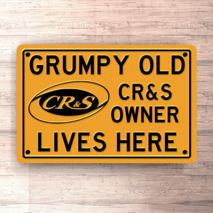 Cr&S Grumpy Old Cr&S Owner Lives Here Skilte, Musemåtte, Dørmåtte-Skilte-CR&S-Garage Culture Shop- garage - man cave - merchandise