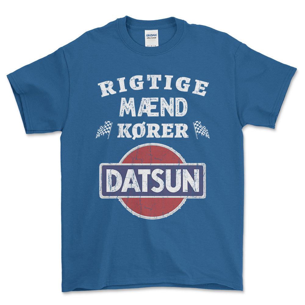 Datsun Rigtige Mænd Kører - Unisex T-Shirt , Bomuld-Beklædning-Datsun-Blå Royal-S-Forside-Garage Culture Shop- garage - man cave - merchandise