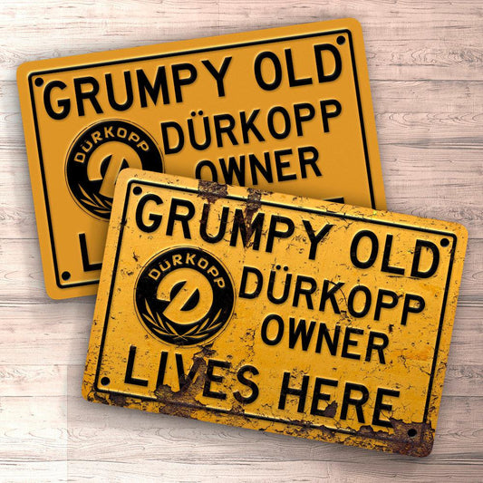 Dürkopp Grumpy Old Dürkopp Owner Lives Here Skilte, Musemåtte, Dørmåtte-Skilte-Dürkopp-Garage Culture Shop- garage - man cave - merchandise