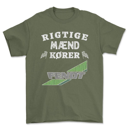 Fendt Rigtige Mænd Kører - Unisex T-Shirt , Bomuld-Beklædning-Fendt-Grøn Militær-S-Forside-Garage Culture Shop- garage - man cave - merchandise