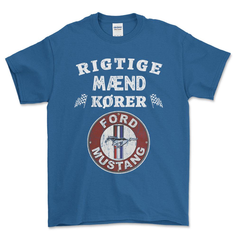 Ford Mustang Rigtige Mænd Kører - Unisex T-Shirt , Bomuld-Beklædning-Ford-Blå Royal-S-Forside-Garage Culture Shop- garage - man cave - merchandise