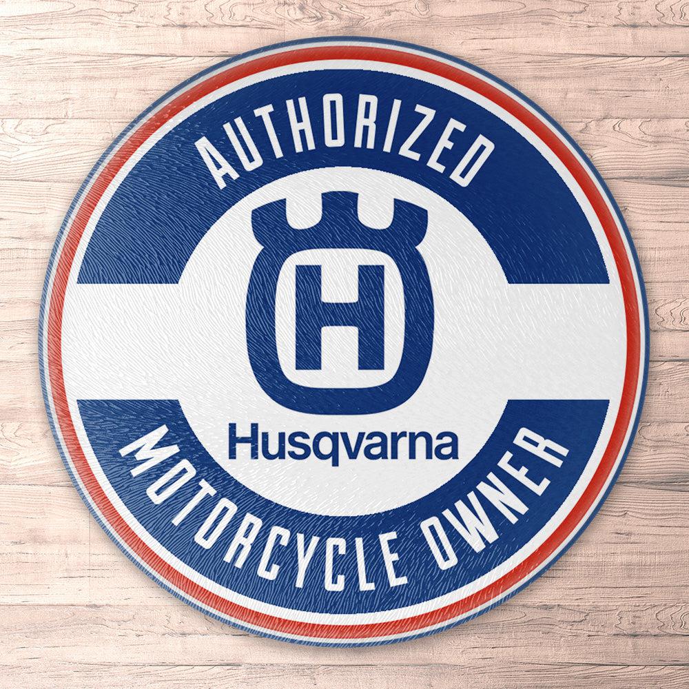 Husqvarna Authorized Motorcycle Owner, Runde Skilte , Musemåtte Rundt , Kop Underlag, Underlagssæt-Runde Skilte-Husqvarna-Garage Culture Shop- garage - man cave - merchandise