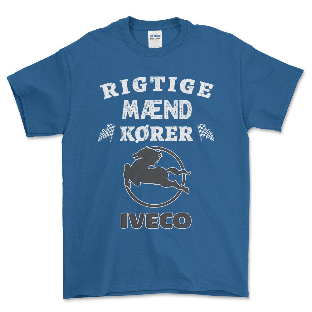 Iveco Rigtige Mænd Kører - Unisex T-Shirt , Bomuld-Beklædning-Iveco-Blå Royal-S-Forside-Garage Culture Shop- garage - man cave - merchandise