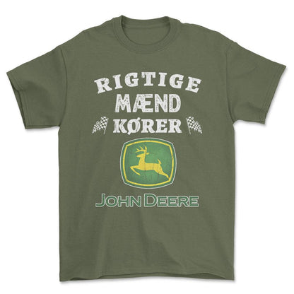 John Deere Rigtige Mænd Kører - Unisex T-Shirt , Bomuld-Beklædning-John Deere-Grøn Militær-S-Forside-Garage Culture Shop- garage - man cave - merchandise