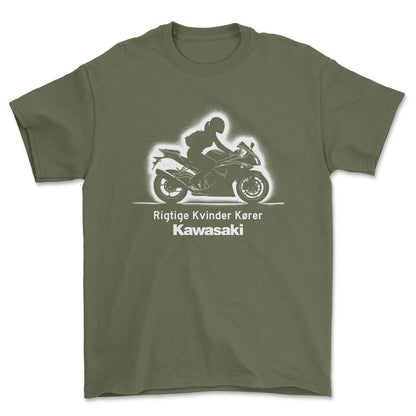 Kawasaki Rigtige Kvinder Kører - Unisex T-Shirt , Bomuld-Beklædning-Kawasaki-Grøn Militær-S-Forside-Garage Culture Shop- garage - man cave - merchandise