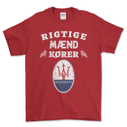 Maserati Rigtige Mænd Kører - Unisex T-Shirt , Bomuld-Beklædning-Maserati-Rød-S-Forside-Garage Culture Shop- garage - man cave - merchandise