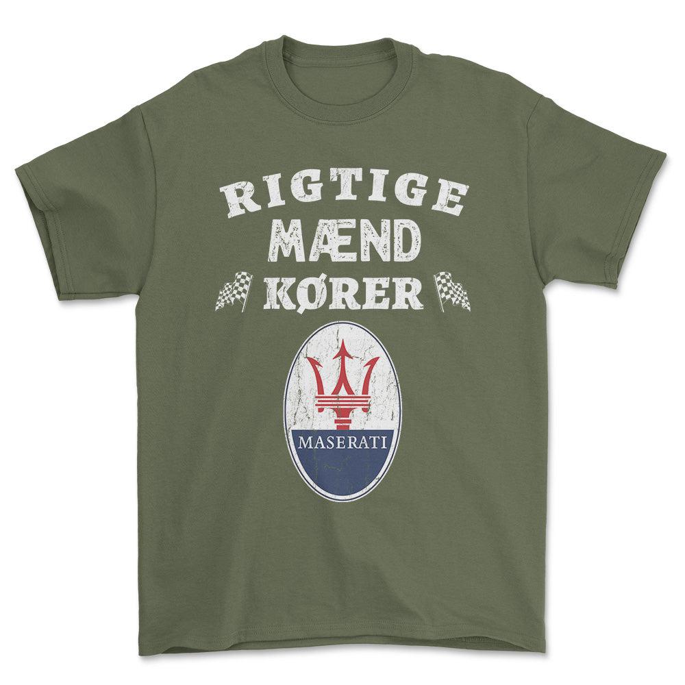 Maserati Rigtige Mænd Kører - Unisex T-Shirt , Bomuld-Beklædning-Maserati-Grøn Militær-S-Forside-Garage Culture Shop- garage - man cave - merchandise