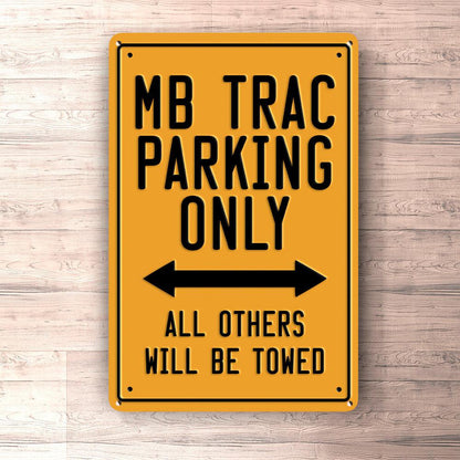 Mb Trac Parking Only Skilte, Musemåtte, Dækkeserviet, Dørmåtte-Parking skilte-MB Trac-Garage Culture Shop- garage - man cave - merchandise