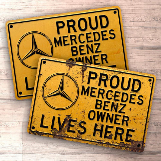 Mercedes Proud Mercedes Benz Owner Lives Here Skilte, Musemåtte, Dørmåtte-Skilte-Mercedes-Garage Culture Shop- garage - man cave - merchandise