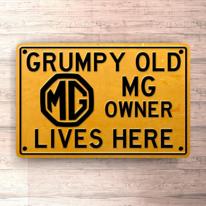 Mg Grumpy Old Mg Owner Lives Here Skilte, Musemåtte, Dørmåtte-Skilte-MG-Garage Culture Shop- garage - man cave - merchandise