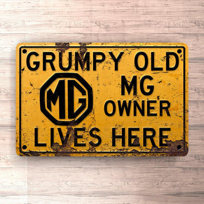 Mg Grumpy Old Mg Owner Lives Here Skilte, Musemåtte, Dørmåtte-Skilte-MG-Garage Culture Shop- garage - man cave - merchandise