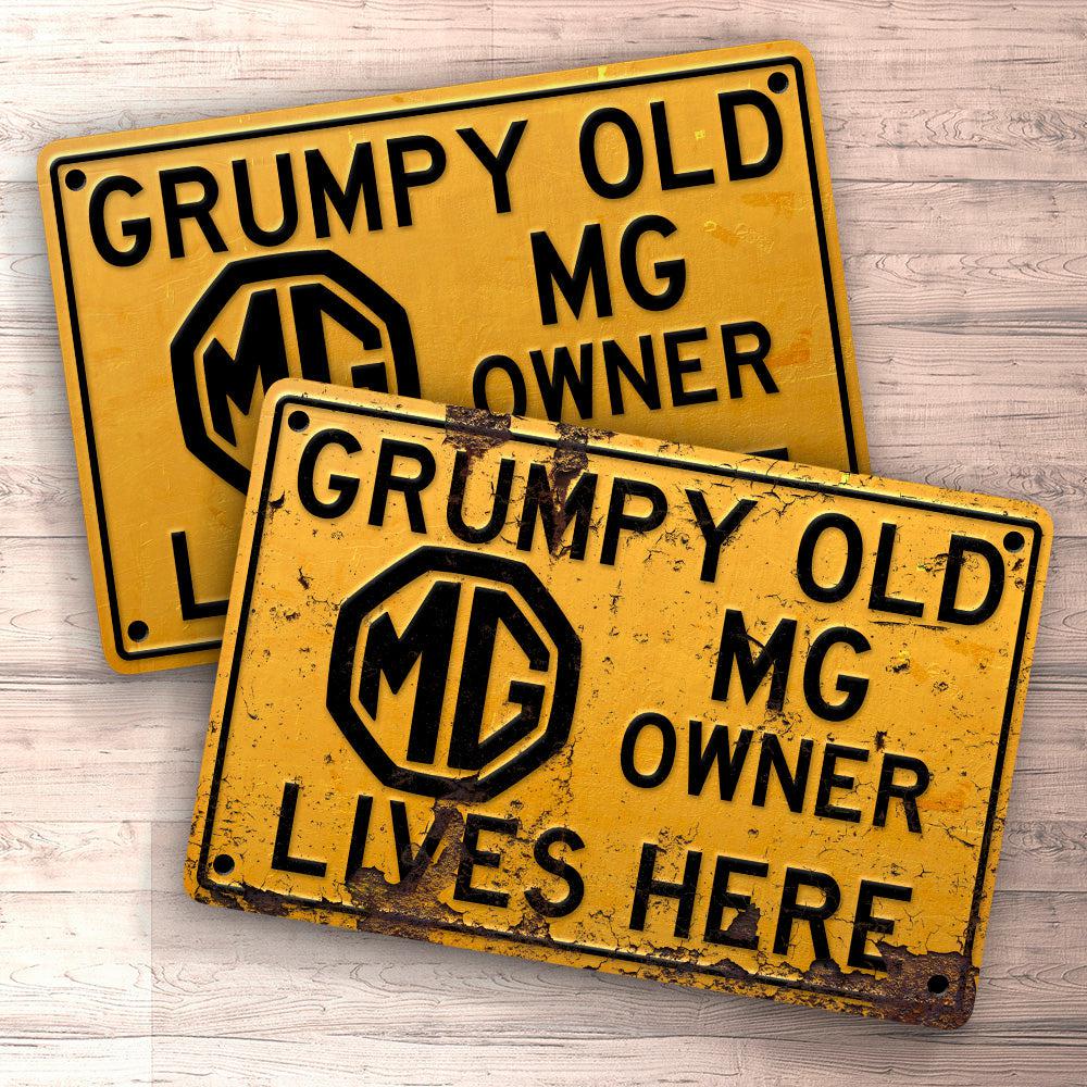 Mg Grumpy Old Mg Owner Lives Here Skilte, Musemåtte, Dørmåtte-Skilte-MG-Garage Culture Shop- garage - man cave - merchandise