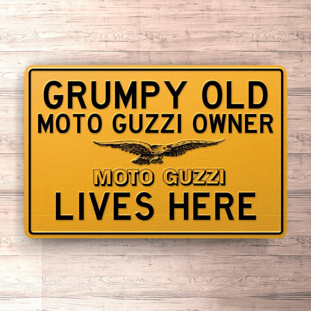 Moto Guzzi Grumpy Old Moto Guzzi Owner Lives Here Skilte, Musemåtte, Dørmåtte-Skilte-Moto Guzzi-Garage Culture Shop- garage - man cave - merchandise