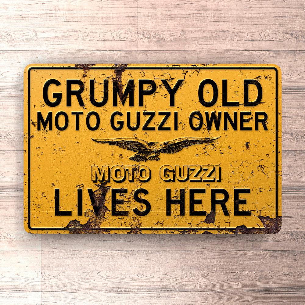 Moto Guzzi Grumpy Old Moto Guzzi Owner Lives Here Skilte, Musemåtte, Dørmåtte-Skilte-Moto Guzzi-Garage Culture Shop- garage - man cave - merchandise