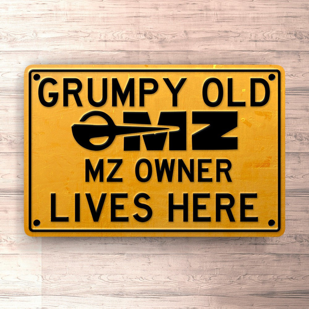 Mz Grumpy Old Mz Owner Lives Here Skilte, Musemåtte, Dørmåtte-Skilte-MZ-Garage Culture Shop- garage - man cave - merchandise