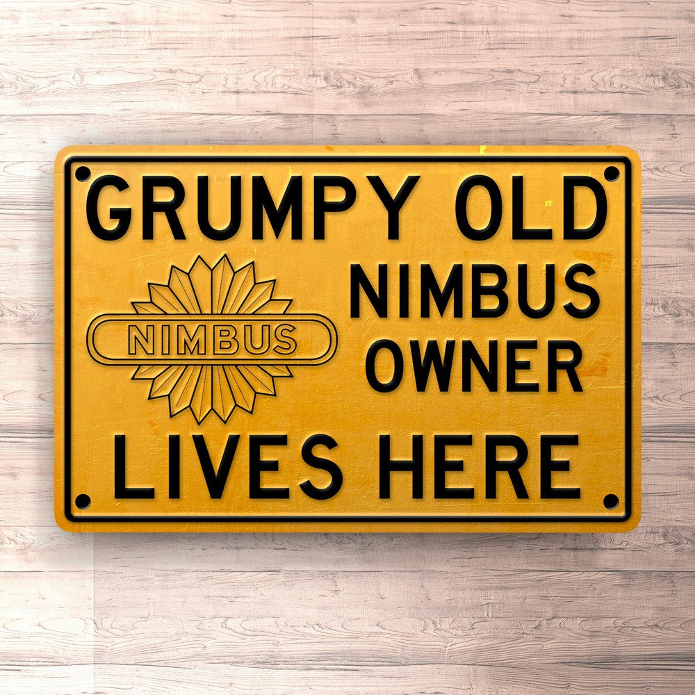 Nimbus Grumpy Old Nimbus Owner Lives Here Skilte, Musemåtte, Dækkeserviet, Dørmåtte-Skilte-Nimbus-Garage Culture Shop- garage - man cave - merchandise