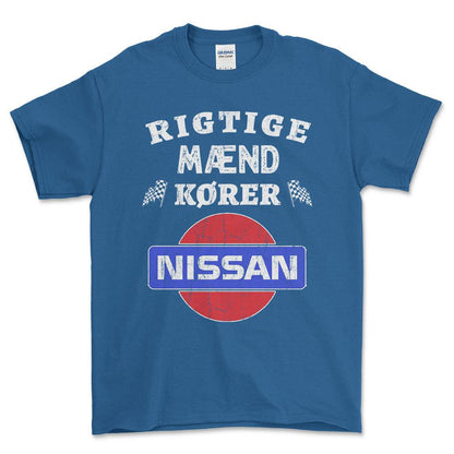 Nissan Rigtige Mænd Kører - Unisex T-Shirt , Bomuld-Beklædning-Nissan-Blå Royal-S-Forside-Garage Culture Shop- garage - man cave - merchandise