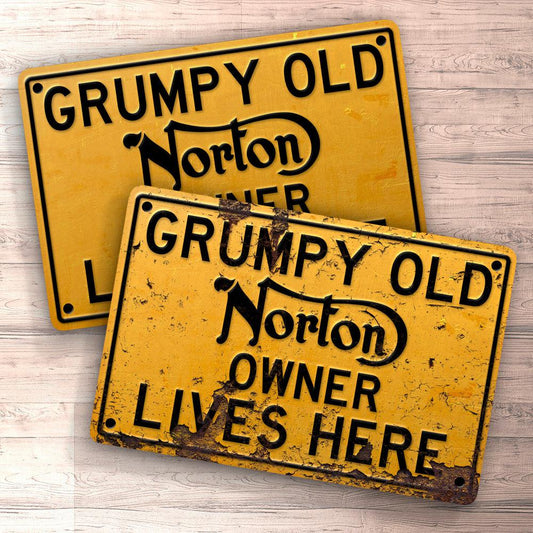 Norton Grumpy Old Norton Owner Lives Here Skilte, Musemåtte, Dørmåtte-Skilte-Norton-Garage Culture Shop- garage - man cave - merchandise