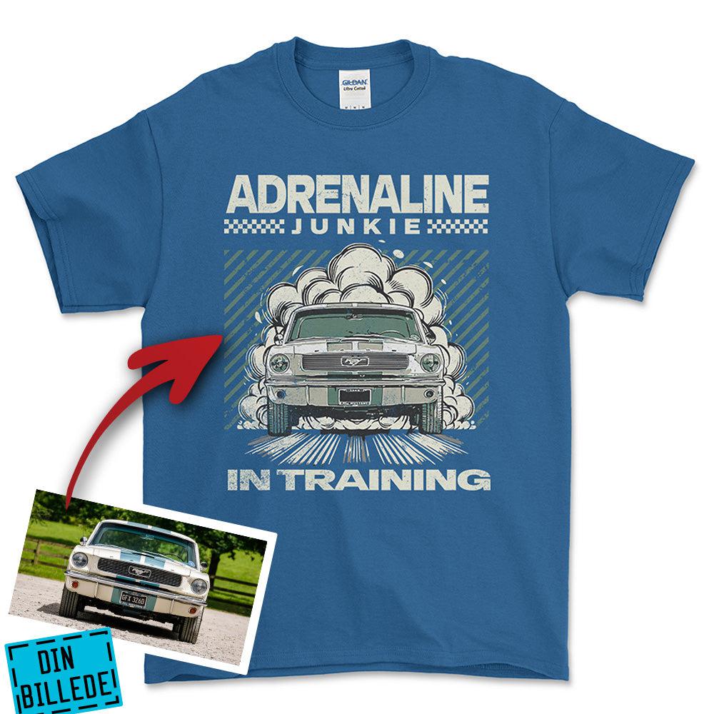 Personlig - Adrenaline Junkie In Training - Med Din Bil MC Billede Unisex T-Shirt , Bomuld-Beklædning-Garage Culture-Blå Royal-S-Forside-Garage Culture Shop- garage - man cave - merchandise