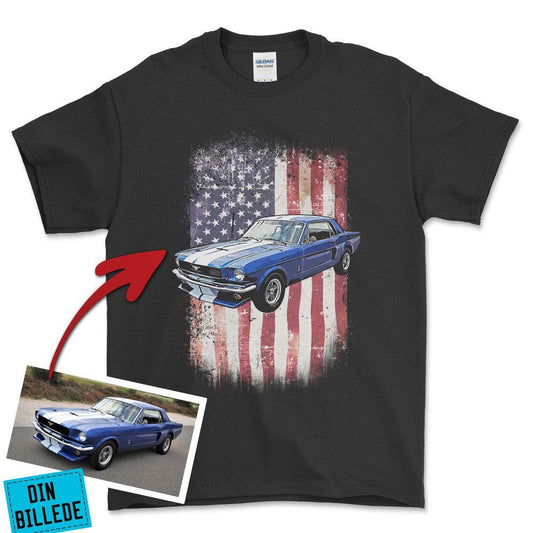 Personlig - Din bil og USA Flag - Med Din Bil MC Billede Unisex T-Shirt , Bomuld-Beklædning-Garage Culture-Garage Culture Shop- garage - man cave - merchandise