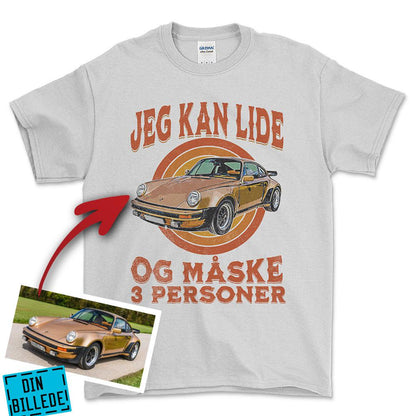 Personlig - Jeg Kan Lide Min Bil Og Måske 3 Personer - Med Din Bil MC Billede Unisex T-Shirt , Bomuld-Beklædning-Garage Culture-Hvid-S-Forside-Garage Culture Shop- garage - man cave - merchandise