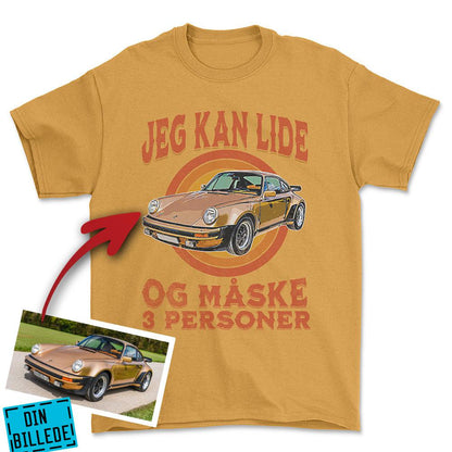 Personlig - Jeg Kan Lide Min Bil Og Måske 3 Personer - Med Din Bil MC Billede Unisex T-Shirt , Bomuld-Beklædning-Garage Culture-Guld-S-Forside-Garage Culture Shop- garage - man cave - merchandise