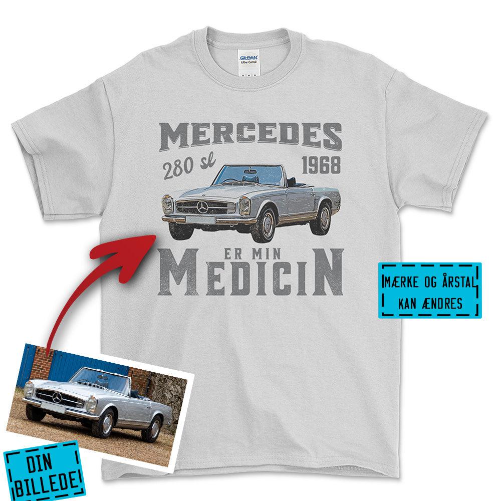 Personlig - Min Bil/MC Er Min Medicin - Med Din Bil MC Billede Unisex T-Shirt , Bomuld-Beklædning-Garage Culture-Hvid-S-Forside-Garage Culture Shop- garage - man cave - merchandise