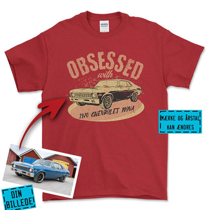 Personlig - Obsessed With My Car/Motorcycle - Med Din Bil MC Billede Unisex T-Shirt , Bomuld-Beklædning-Garage Culture-Rød-S-Forside-Garage Culture Shop- garage - man cave - merchandise