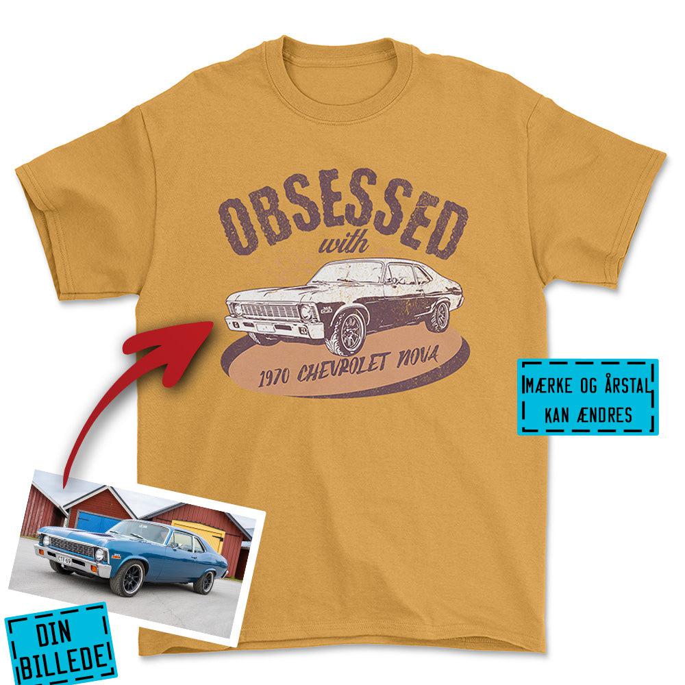 Personlig - Obsessed With My Car/Motorcycle - Med Din Bil MC Billede Unisex T-Shirt , Bomuld-Beklædning-Garage Culture-Guld-S-Forside-Garage Culture Shop- garage - man cave - merchandise