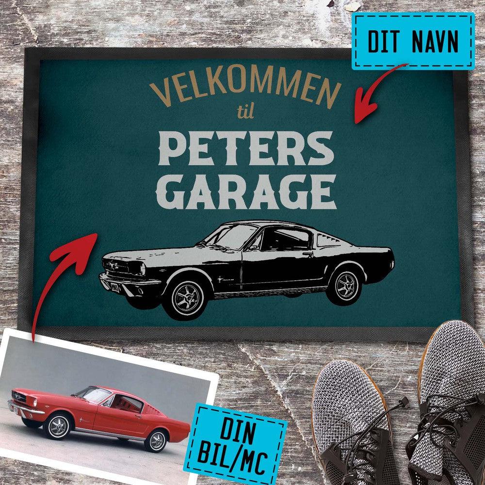 Personlig - Velkommen Til Din Navn Garage Med Dit Bil MC Traktor Billede Dørmåtte-Dørmåtte-Garage Culture-Garage Culture Shop- garage - man cave - merchandise