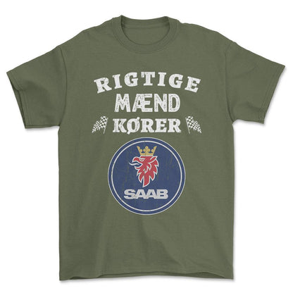 Saab Rigtige Mænd Kører - Unisex T-Shirt , Bomuld-Beklædning-Saab-Grøn Militær-S-Forside-Garage Culture Shop- garage - man cave - merchandise