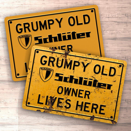 Schlüter Grumpy Old Owner Lives Here Skilte, Musemåtte, Dørmåtte-Skilte-Schlüter-Garage Culture Shop- garage - man cave - merchandise