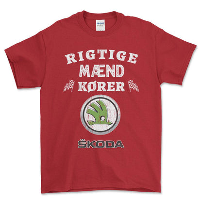 Skoda Rigtige Mænd Kører - Unisex T-Shirt , Bomuld-Beklædning-Skoda-Rød-S-Forside-Garage Culture Shop- garage - man cave - merchandise