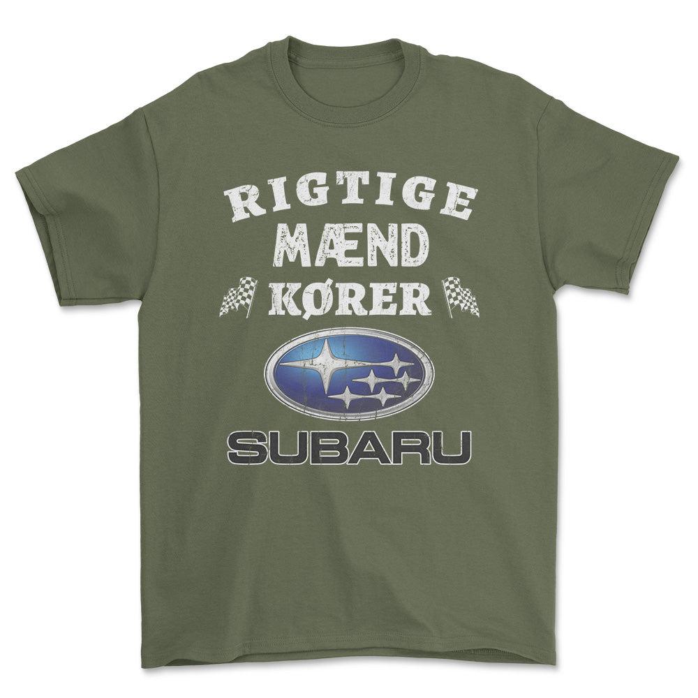 Subaru Rigtige Mænd Kører - Unisex T-Shirt , Bomuld-Beklædning-Subaru-Grøn Militær-S-Forside-Garage Culture Shop- garage - man cave - merchandise