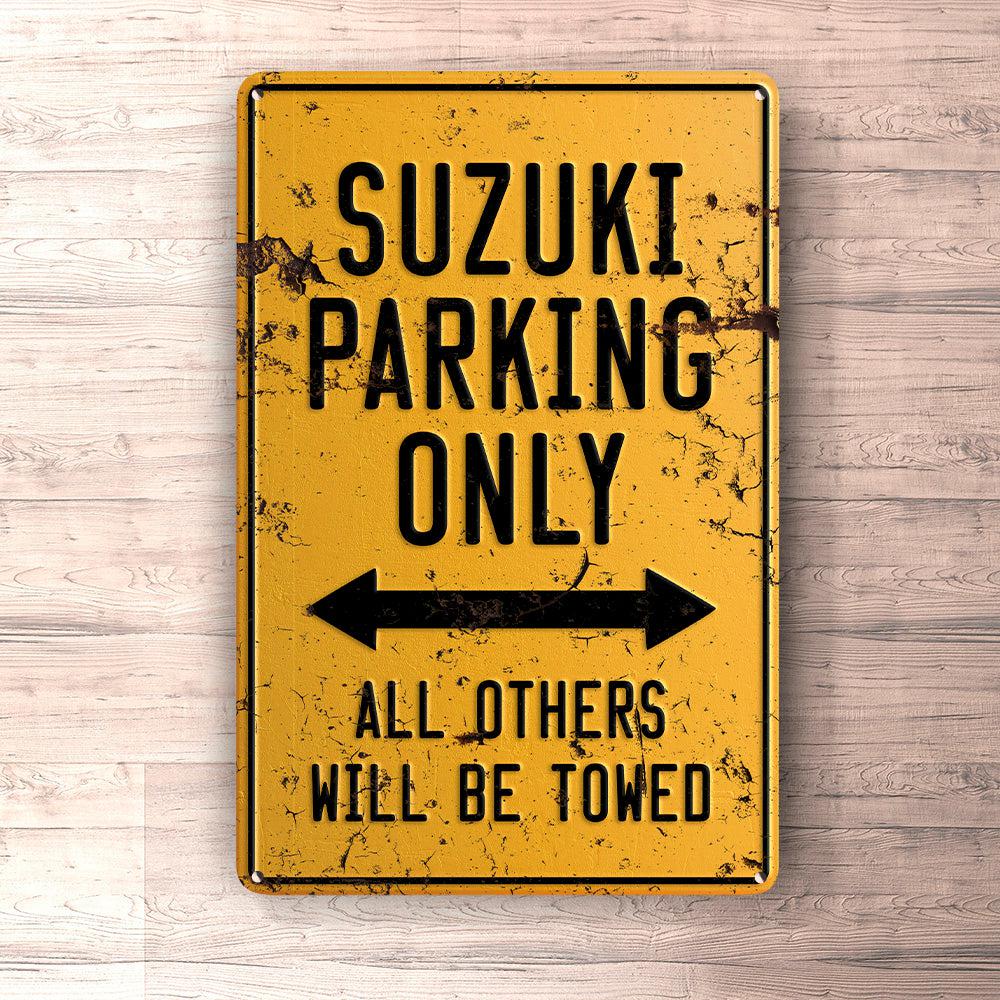 Suzuki Parking Only Skilte, Musemåtte, Dækkeserviet, Dørmåtte-Parking skilte-Suzuki-Garage Culture Shop- garage - man cave - merchandise