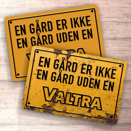 Valtra En Gård Er Ikke En Gård Uden En Valtra Skilte, Musemåtte, Dørmåtte-Skilte-Valtra-Garage Culture Shop- garage - man cave - merchandise