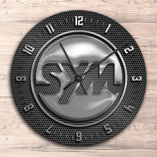 Sym Vægur Rundt-Clock-SYM-Garage Culture Shop- garage - man cave - merchandise